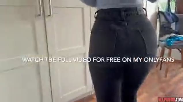 Big-assed babe gets seductively fucked doggystyle