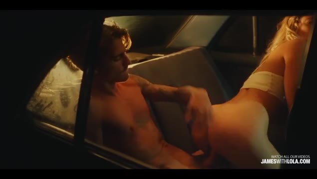Young blonde stripped and gave herself to a guy in the back seat