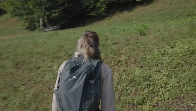 Hitchhiker with a gorgeous ass gave herself to a stranger in the mountains